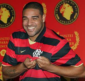 Adriano em sua apresentação na sua volta ao Flamengo